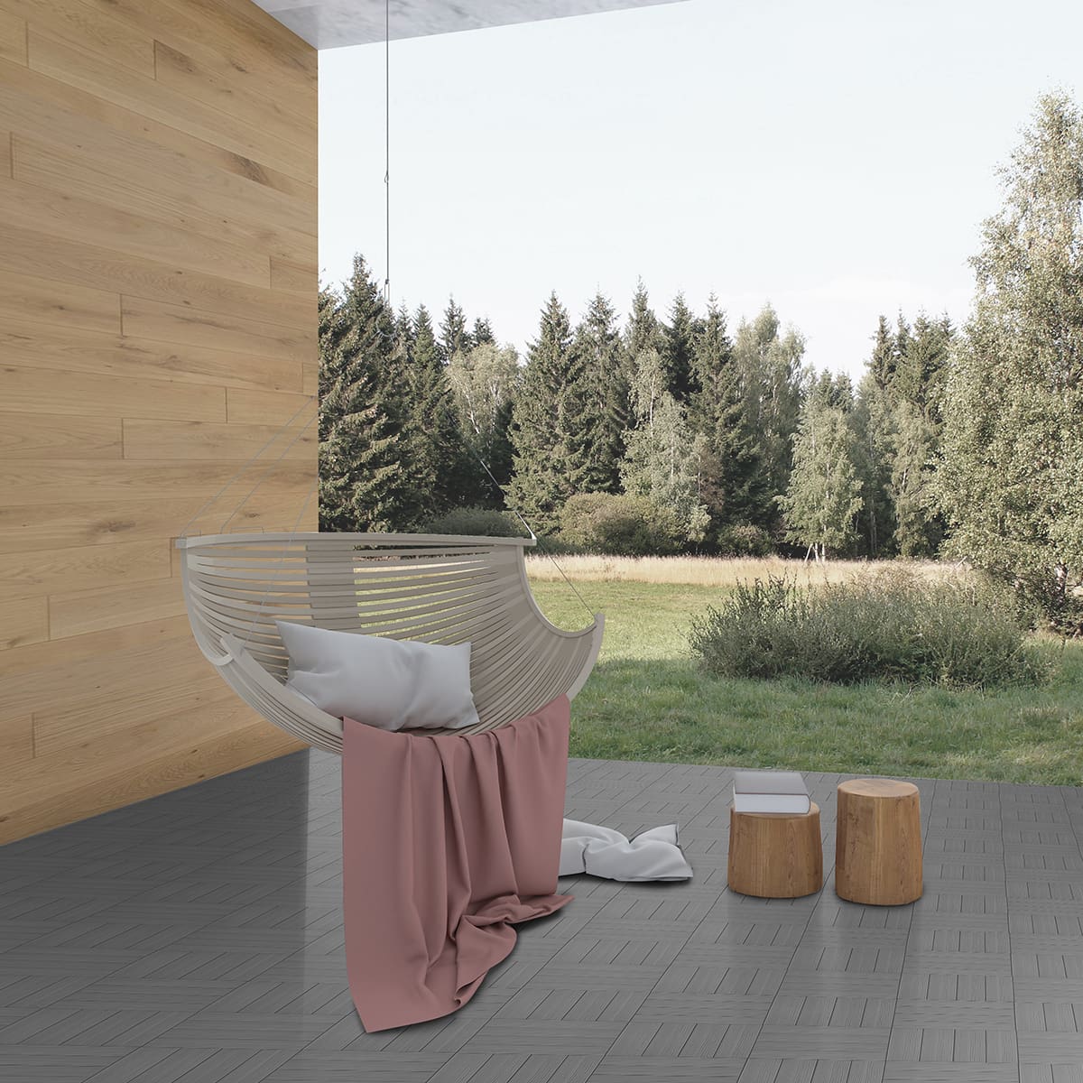 Fauteuil suspendu sur terrasse avec vue sur forêt.