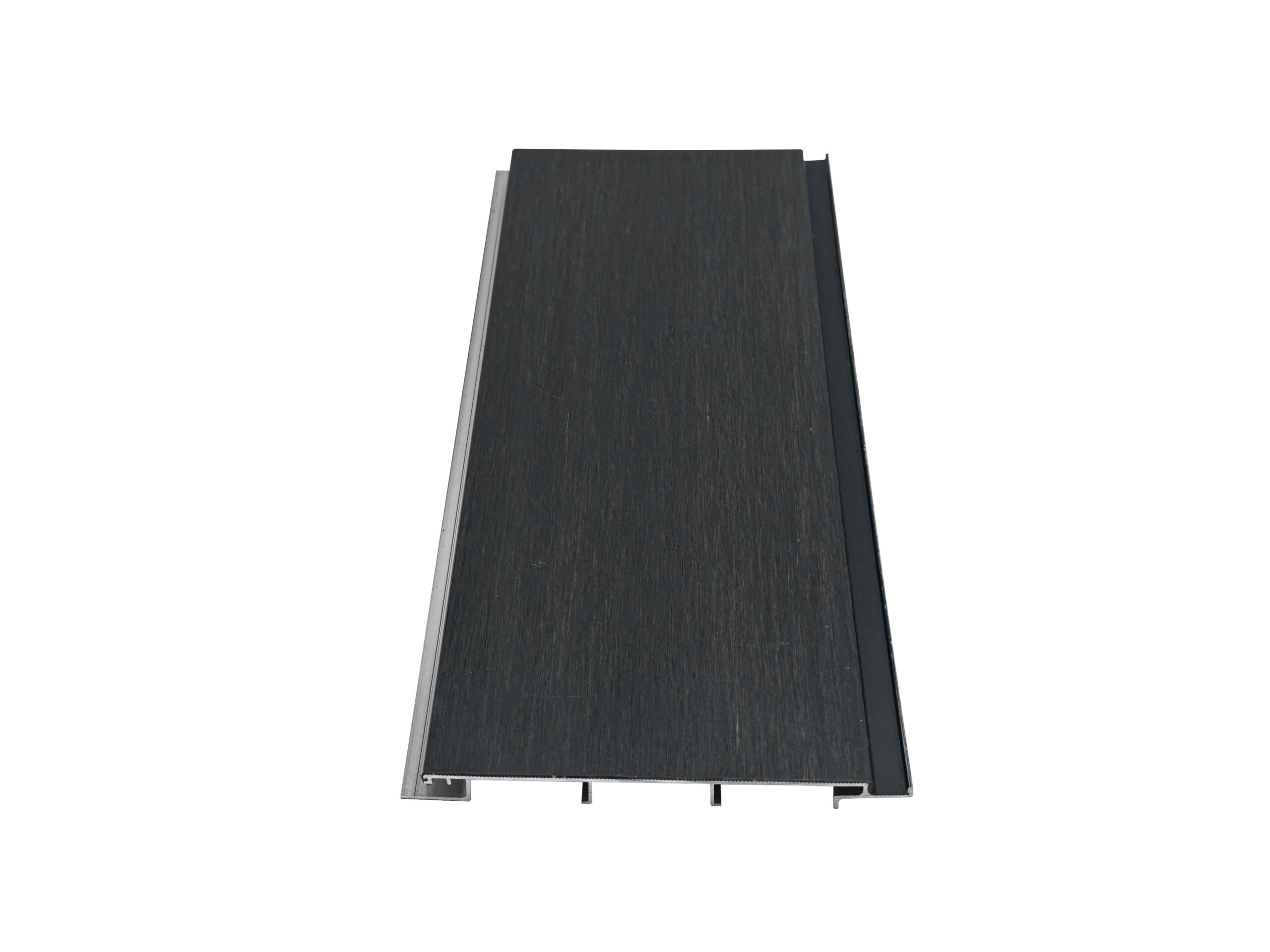 Panneau composite couleur bois foncé.